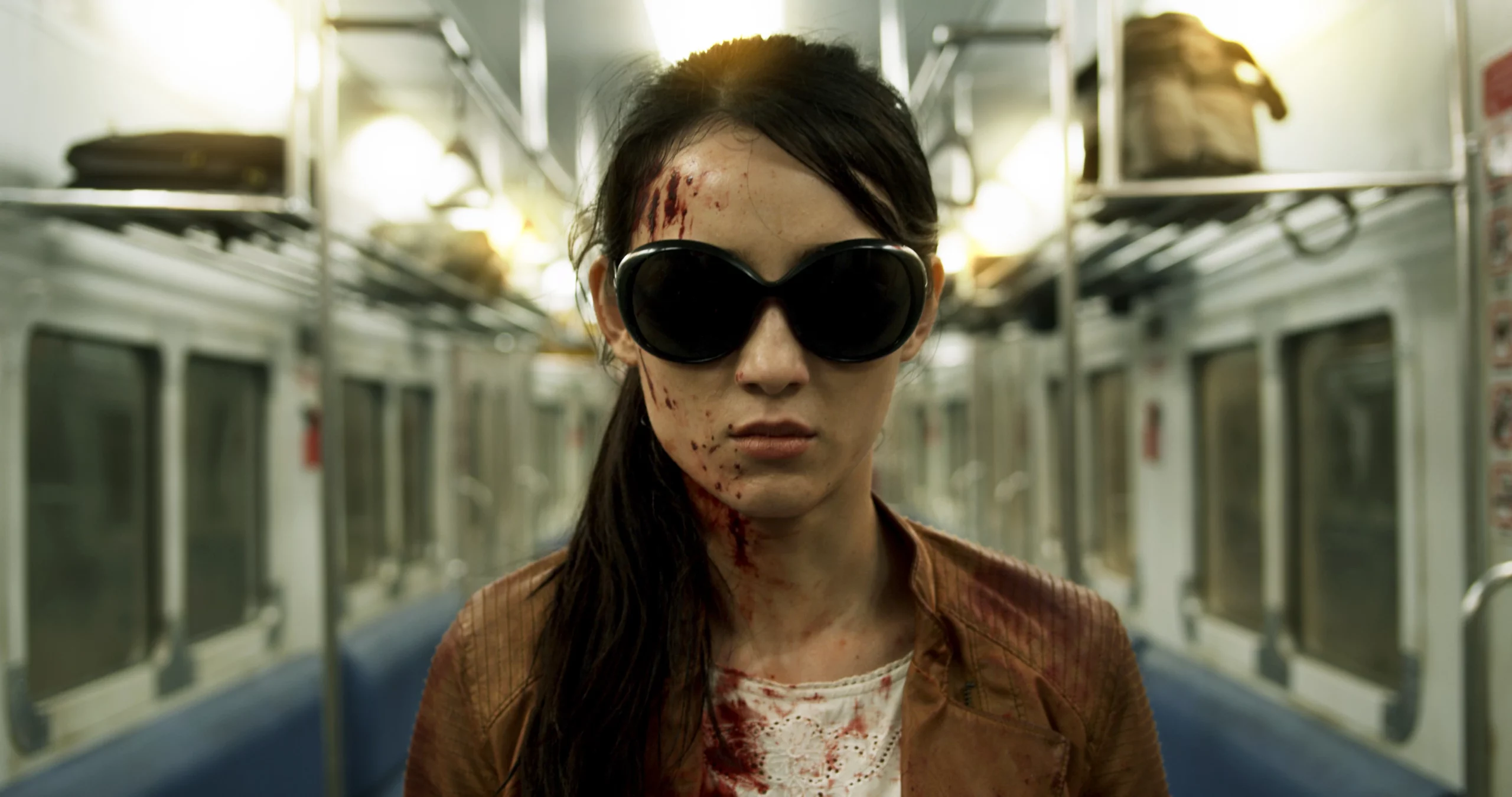 Julie Estelle menjadi Hammer Girl.