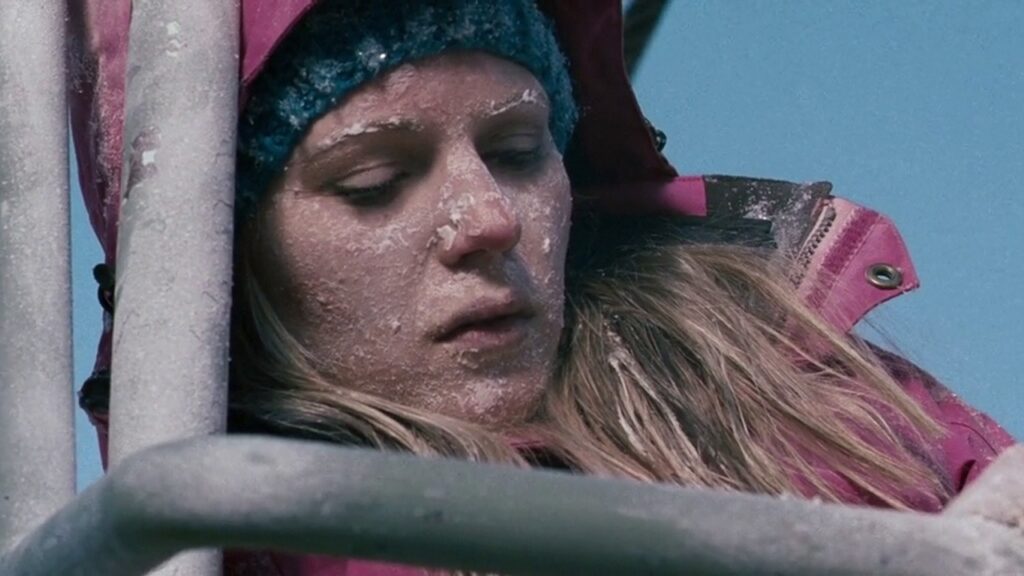 Frozen adalah film dengan judul yang sama dengan film tahun 2010 tentang sekelompok orang yang terjebak di lift ski