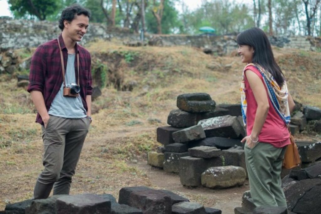 momen melihat sunsrie dalam film AADC 2 adalah momen mesra dalam film romantis Indonesia