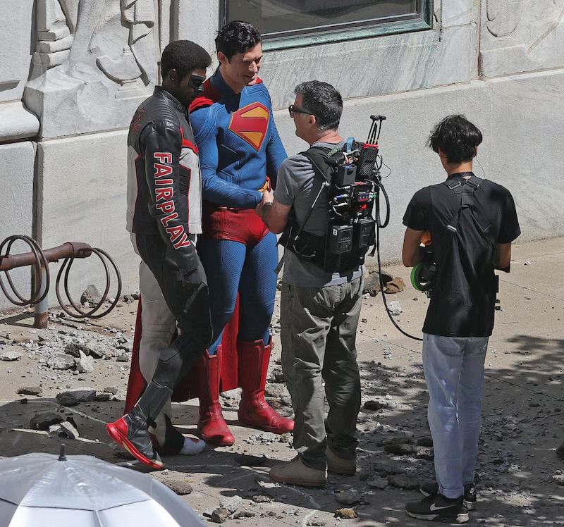 Foto Lokasi Syuting Superman Bocor, Perlihatkan Kostum Superman Versi ...